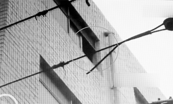 9月8日，鄭州航海路，一小伙兒因找不到工作跳樓輕生 視頻翻拍