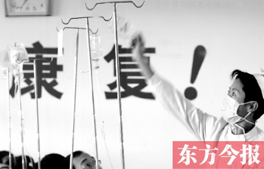 不少人嫌去醫(yī)院看病費(fèi)時(shí)費(fèi)錢，可是很多病癥并不是網(wǎng)上問問專家、自行買藥吃就能治療的