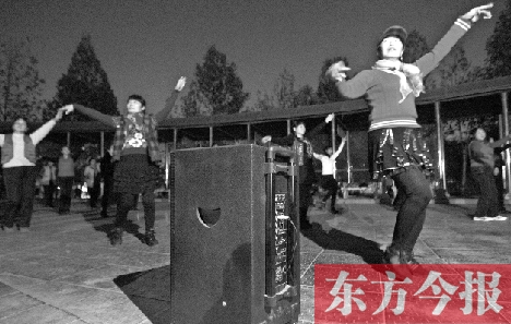 做到既讓跳舞的人有地方，又不影響他人休息，這才是化解矛盾的根本出路