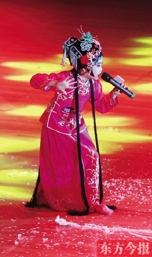 11月16日，《非常6+1》河南區(qū)總決賽現(xiàn)場，入圍選手們上演了一場精彩的比賽