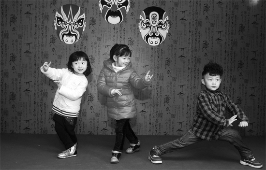 11月19日，鄭州市銘功路小學(xué)的金名劇場