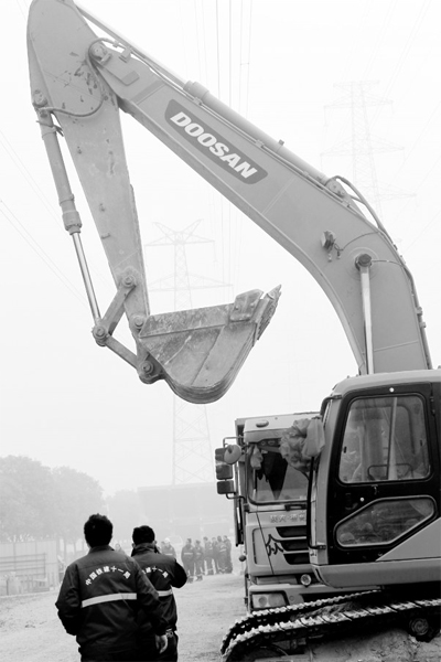 昨天，鄭州地鐵5號(hào)線配套工程在鄭州市西站路開工