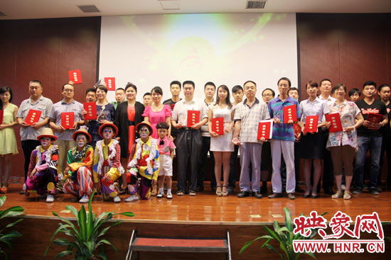 經(jīng)過網(wǎng)絡(luò)投票和專家評審，最終農(nóng)民兄弟樂隊的歌曲《中國夢》、動畫片《紅孩兒與大學(xué)院》以及《中原福塔兒童