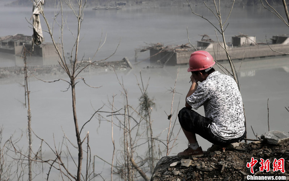 7月14日，四川綿陽，在水下沉寂了5年多的北川漩坪鄉(xiāng)浮出水面，如海市蜃樓飄浮在堰塞湖水面，回來看自己