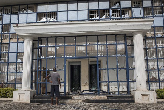 尼日利亞伊斯蘭極端武裝組織“博科圣地”約貝州古杰巴(Gujba)市的農(nóng)業(yè)學院，射殺數(shù)十名學生。