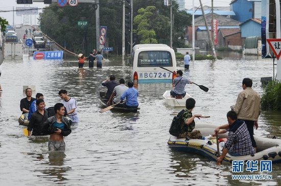 臺(tái)風(fēng)“菲特”造成浙江余姚市城區(qū)大面積被淹，城市交通基本癱瘓，部分區(qū)域停電停水。