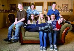 長大后的七胞胎。