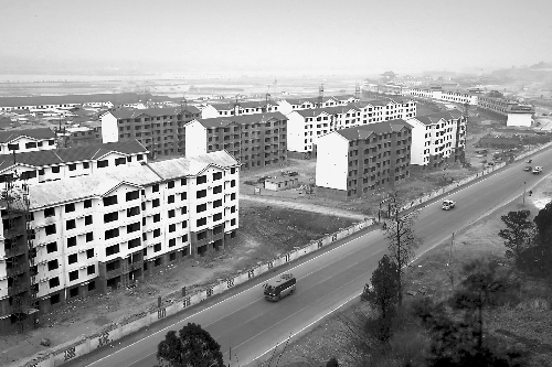 1月14日，宜陽縣正在建設(shè)的靈山新型農(nóng)村社區(qū)已現(xiàn)雛形。