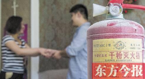 住戶對(duì)張海（右）很是感激