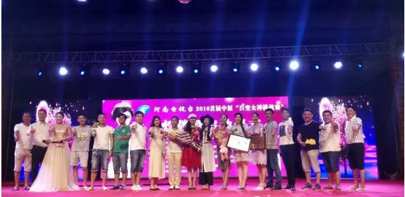 大賽總導(dǎo)演王軍嶺先生親臨現(xiàn)場，為報名點指導(dǎo)工作