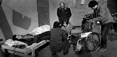 愛(ài)心接力尋最需輪椅