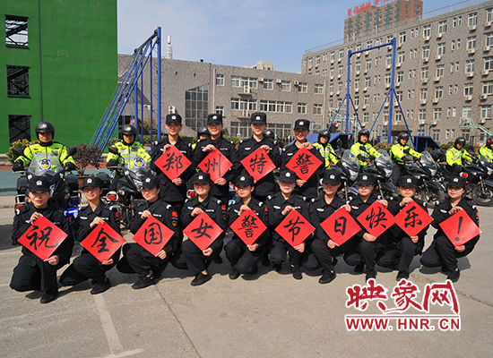 巾幗不讓須眉！鄭州女警蒙眼拆裝手槍不到一分鐘