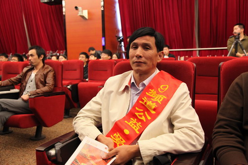 河南平頂山魯山縣電視臺的記者張朝岑受聘9頻道公益·愛心形象大使。