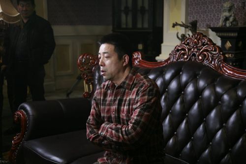 《大河兒女》導(dǎo)演安健接受媒體記者的訪問。