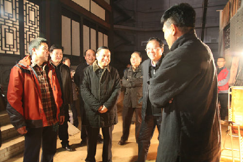 省委常委、常務(wù)副省長李克視察慰問