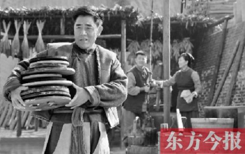 陳寶國在《大河兒女》中飾演男一號、燒制鈞瓷的手藝人賀焰生