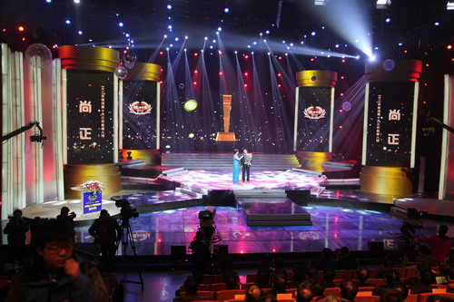 1月18日晚，2012年河南十大三農(nóng)新聞人物在河南電視臺(tái)演播廳揭曉。