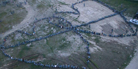 長(zhǎng)春近千人湊成巨大愛(ài)心向女同學(xué)求愛(ài)