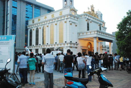 男子乘私人直升機(jī)從天津回鹽城過(guò)中秋