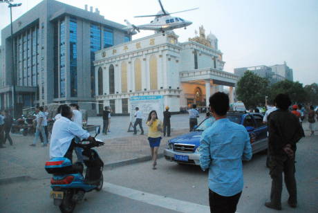 男子乘私人直升機(jī)從天津回鹽城過(guò)中秋