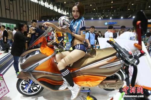 模特搶眼江蘇國際自行車電動車交易會