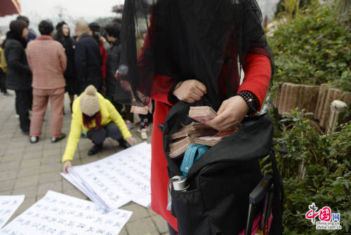 女子寫1000個(gè)