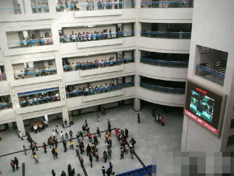 大學校園現(xiàn)