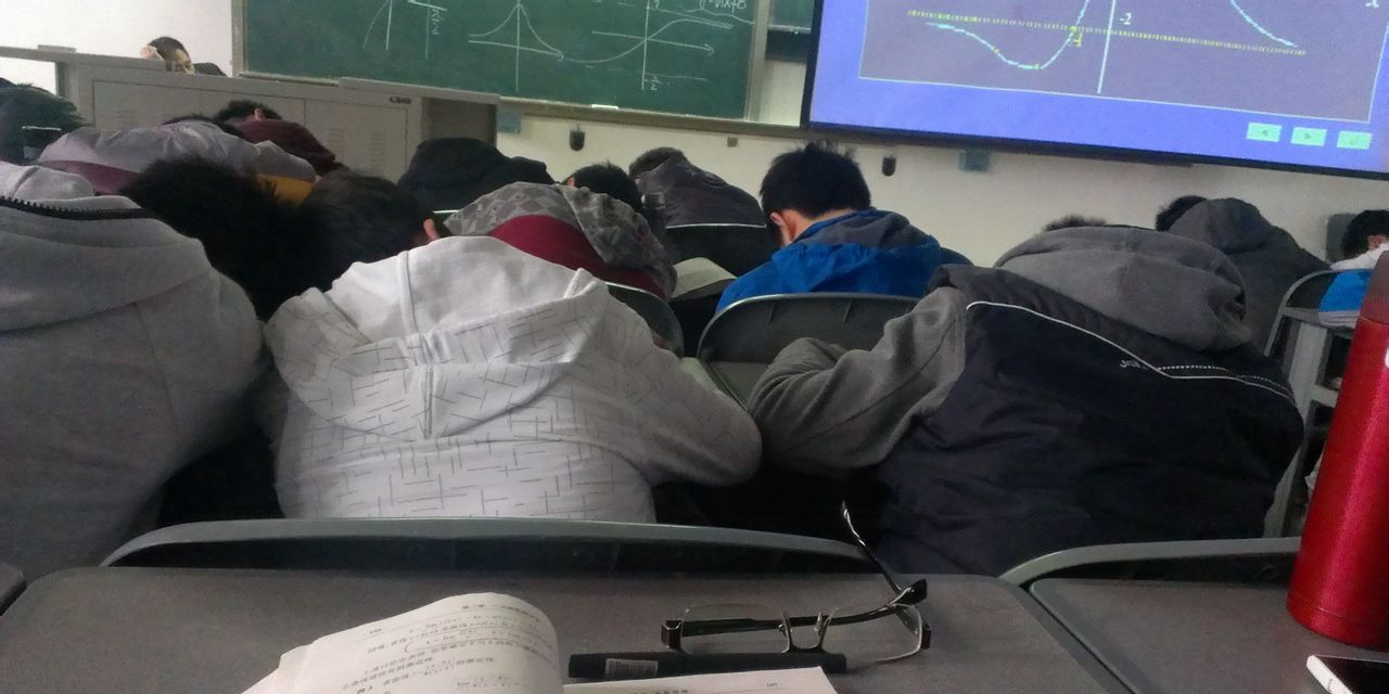 大學校園現(xiàn)