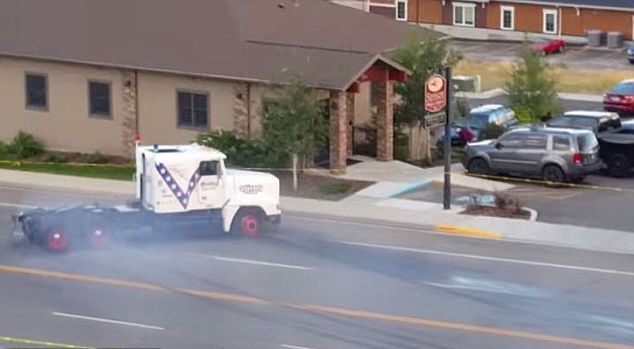 男子駕卡車(chē)飛越51米鴻溝刷新世界紀(jì)錄