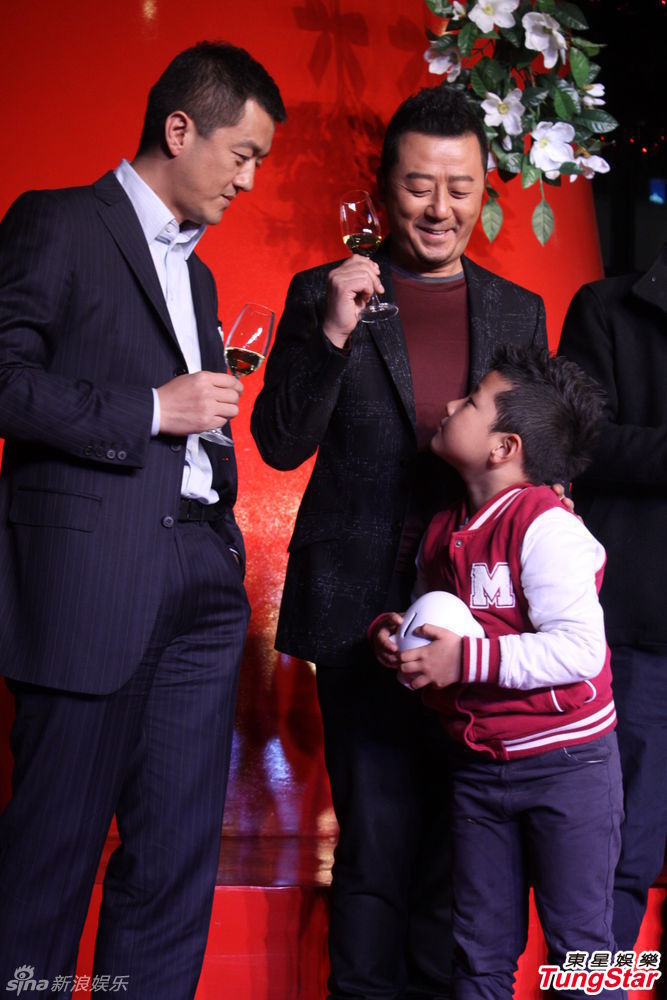 李亞鵬、郭濤父子相活動(dòng)