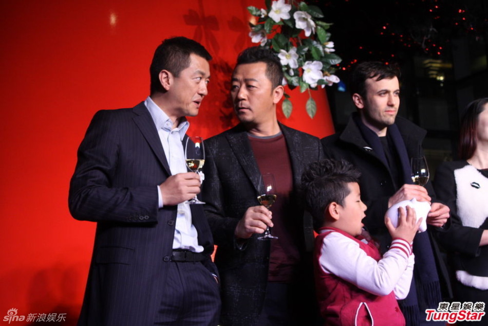 李亞鵬、郭濤父子相活動(dòng)