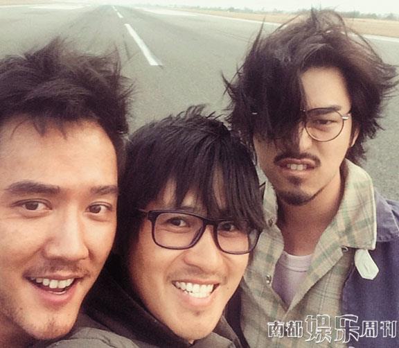 工地生活三人行。