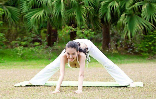 圖為瑜伽教母性感寫真。