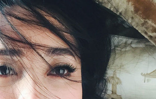 蔣勤勤吊帶美照。