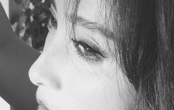 蔣勤勤吊帶美照。