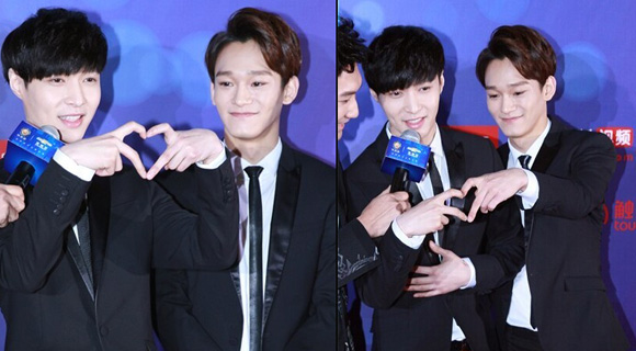 EXO成員張藝興和金鐘大作為代表上臺領(lǐng)獎，最受歡迎組合獎也是實至名歸。