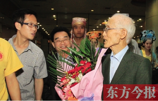 著名詩(shī)人余光中來到河南