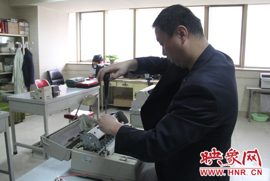 現(xiàn)在的陸涌經(jīng)常被同事成為“治療疑難雜癥的行家”、“大神”