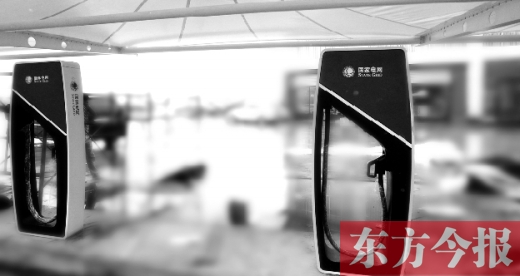 京港澳高速原陽服務區(qū)，已經(jīng)進入調(diào)試階段的專為小型乘用電動汽車充電的快速充電樁站