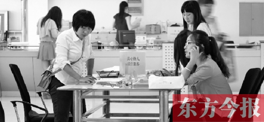 行政審批“瘦身”，不僅提高了行政效率，節(jié)約了行政資源，而且最大限度地方便了群眾