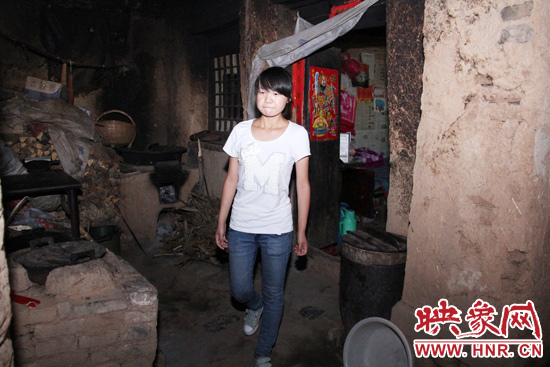 離大學(xué)校門,只有“一步之遙”的孩子。