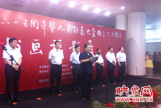 省十一屆人大常委會(huì)副主任、省人大書(shū)畫(huà)攝影研究院院長(zhǎng)劉新民在開(kāi)幕式上致辭