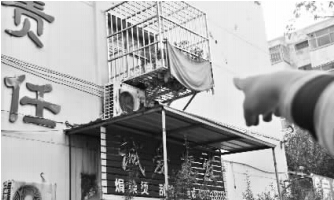 發(fā)生矛盾的一二樓鄰居，喇叭就安裝在二樓窗口。