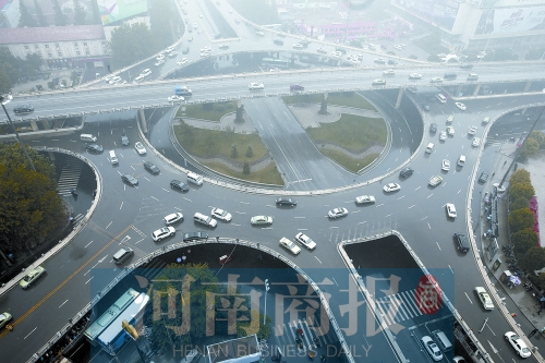 紫荊山立交橋，如今是許多人上下班的必經(jīng)之路