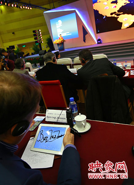 世界旅游城市市長聯(lián)盟簽名成立。