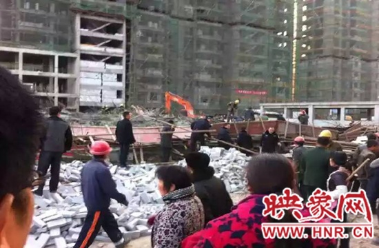 圖為事故現(xiàn)場(chǎng)情況，當(dāng)?shù)厝罕姽﹫D。