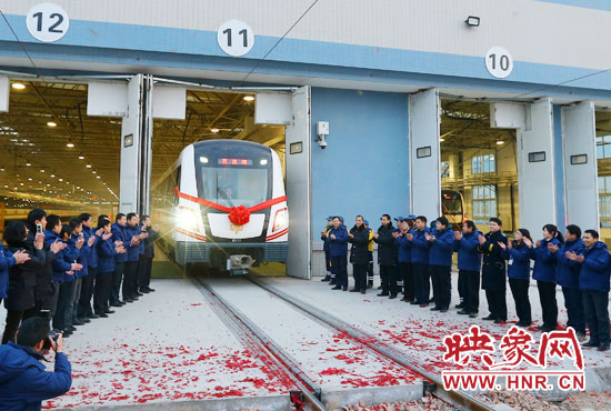 2013年12月28日鄭州地鐵第一班車發(fā)車。