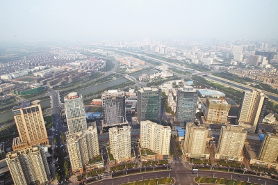 不少網(wǎng)友認(rèn)為，不動產(chǎn)統(tǒng)一登記會使房價下跌。