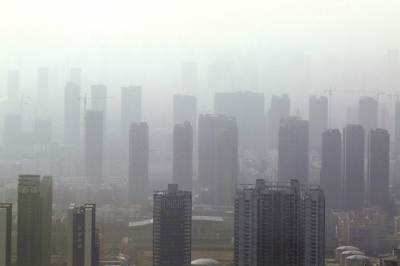 霧霾治理，任重道遠(yuǎn)。記者 洪波攝