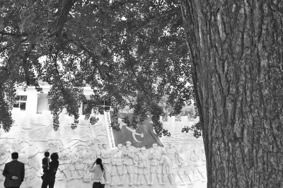 信陽市羅山縣何家沖村，當年紅二十五軍從這里出發(fā)。記者李文波攝影